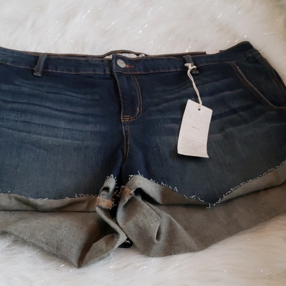Torrid Bayou Flip Up Frey Hem Jean Shorts . Sz 24 - Picture 9 of 10
